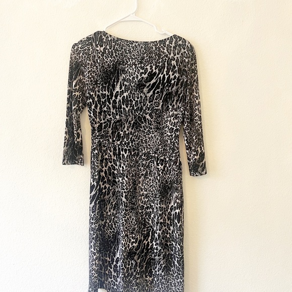 Tahari Black Leopard Stretchy Faux Wrap‎ Dress Sz 4 - Picture 4 of 4